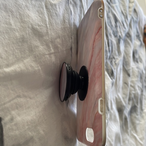 Marble iPhone 8 case with pop socket - Picture 8 of 8